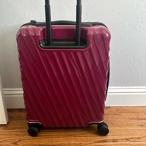 TUMI 19 Degree International Carry On Wheel Expandable Berry Rose